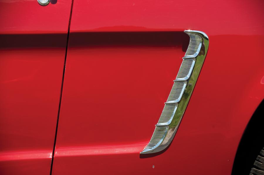 Детали экстерьера Ford Mustang Convertible 1965 года  (фото 39 из 76)